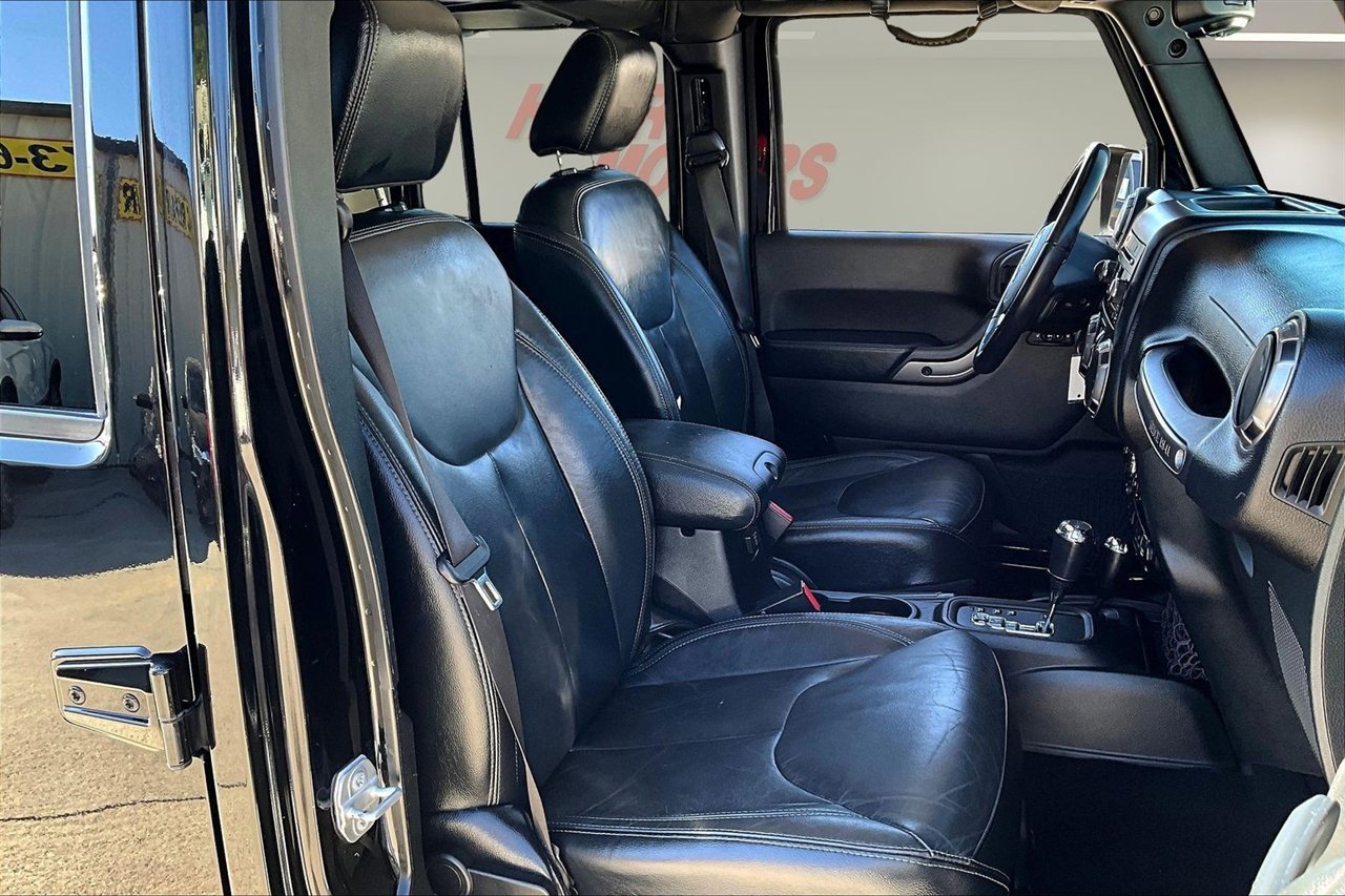 Used 2018 Jeep Wrangler Unlimited Sahara image 26