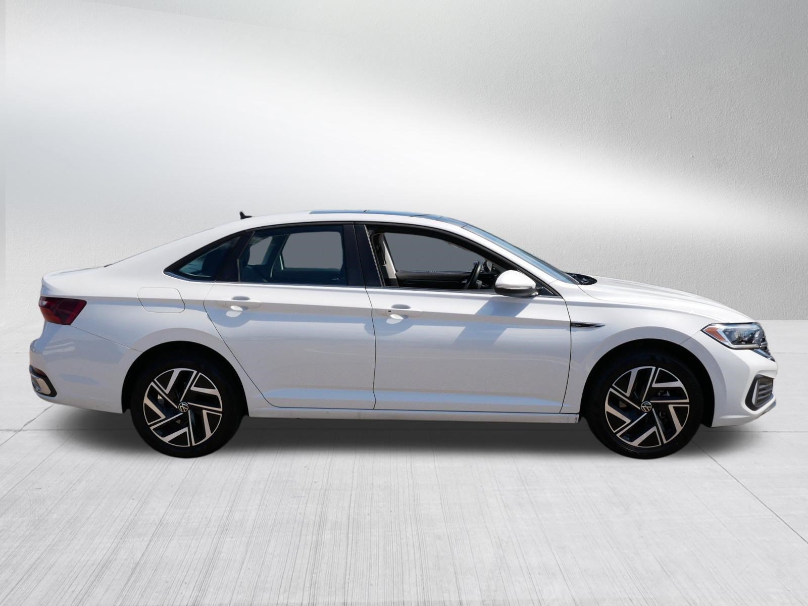 Used 2023 Volkswagen Jetta SEL FWD image 8