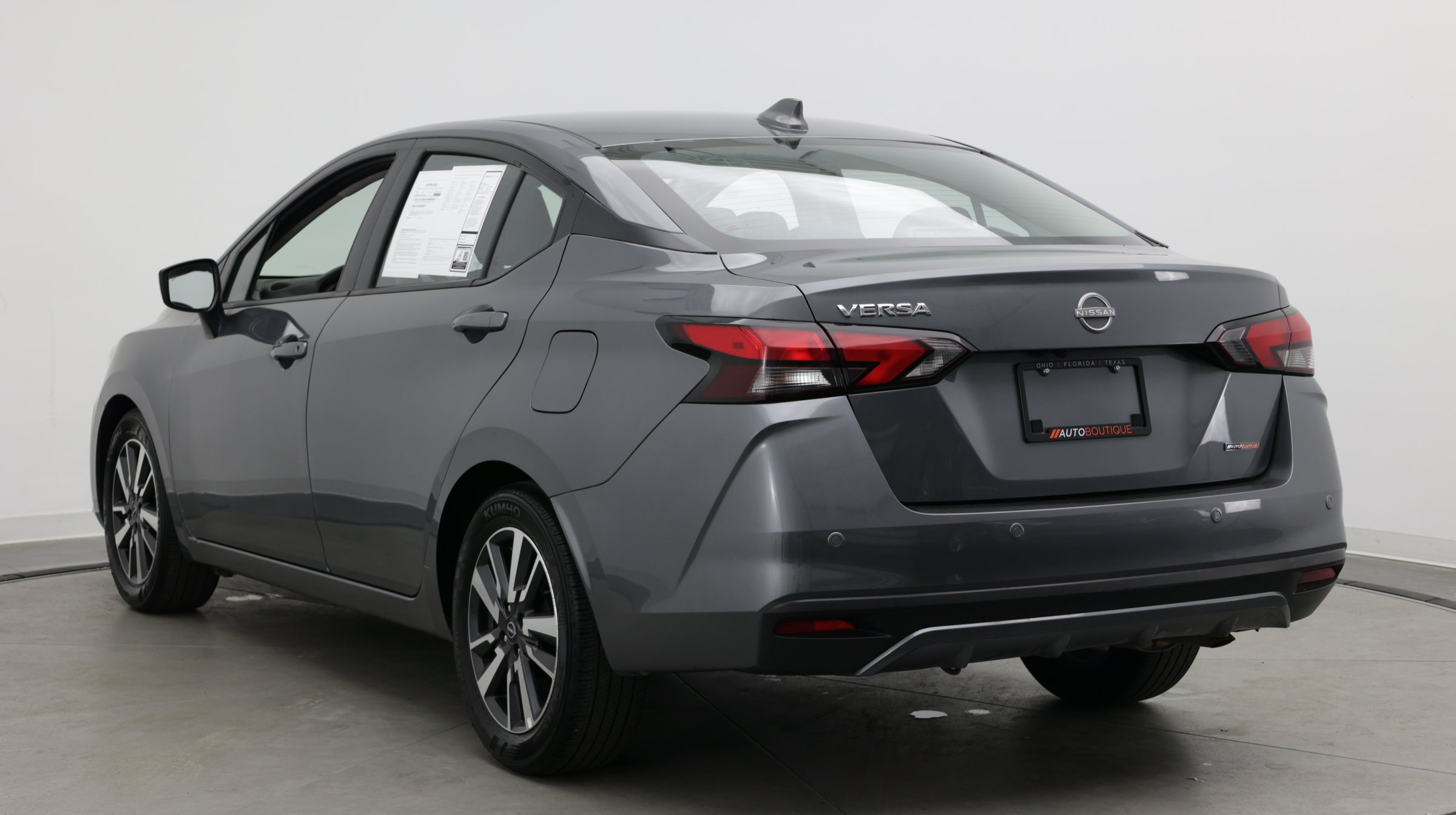 Used 2025 Nissan Versa SV FWD image 4