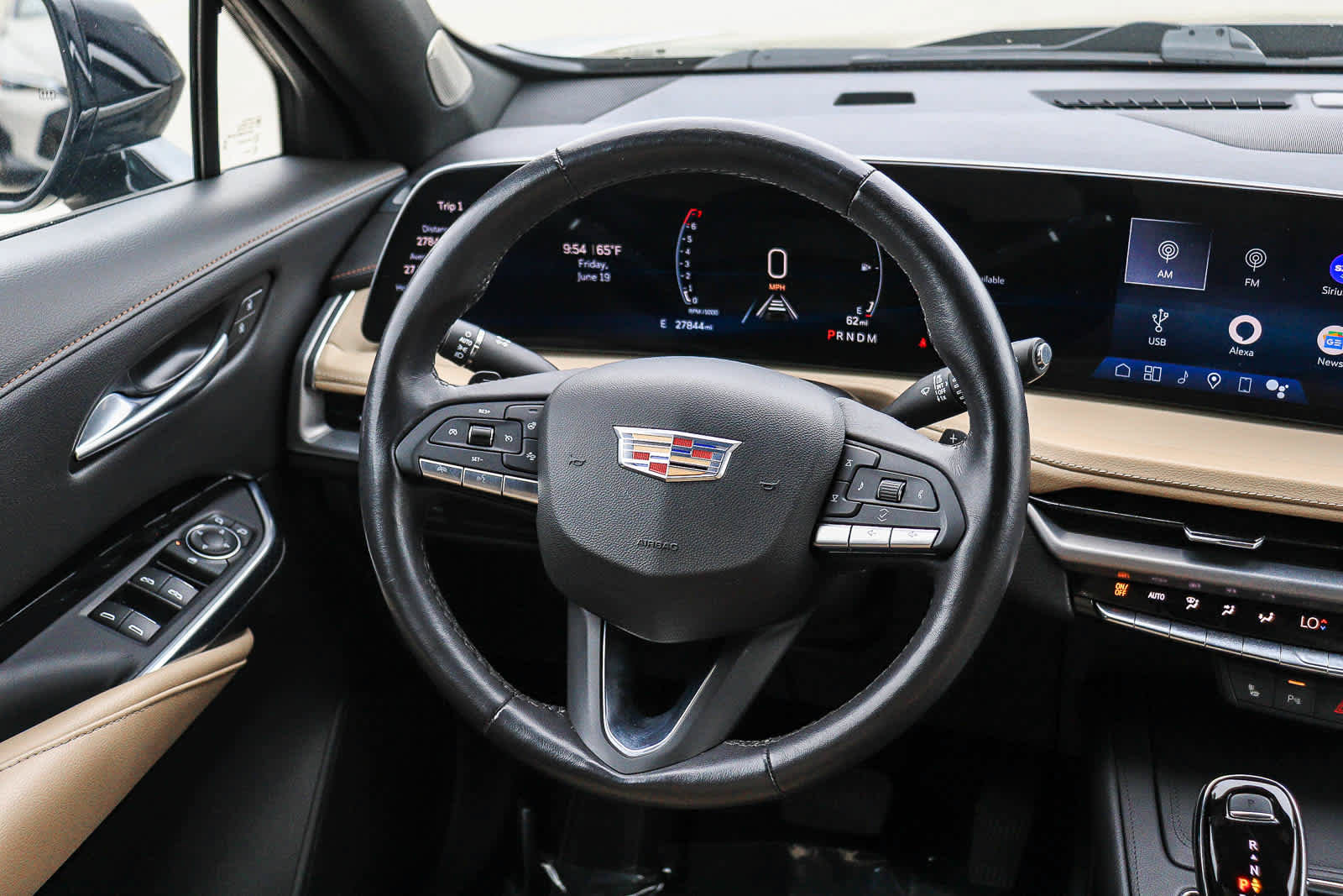 Used 2024 Cadillac XT4 Luxury w/ Cold Weather Package FWD image 15