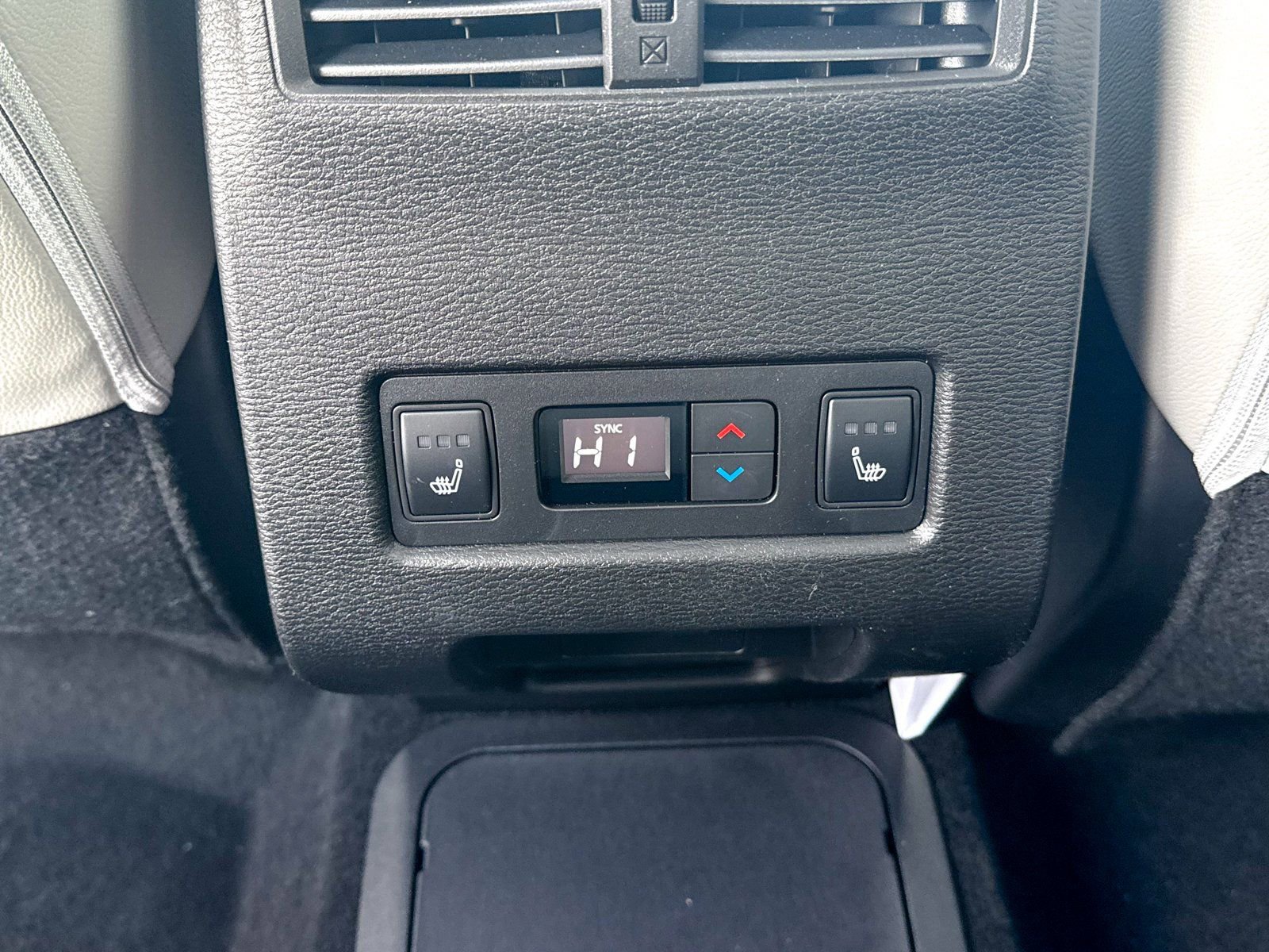 New 2025 Mitsubishi Outlander SEL image 23