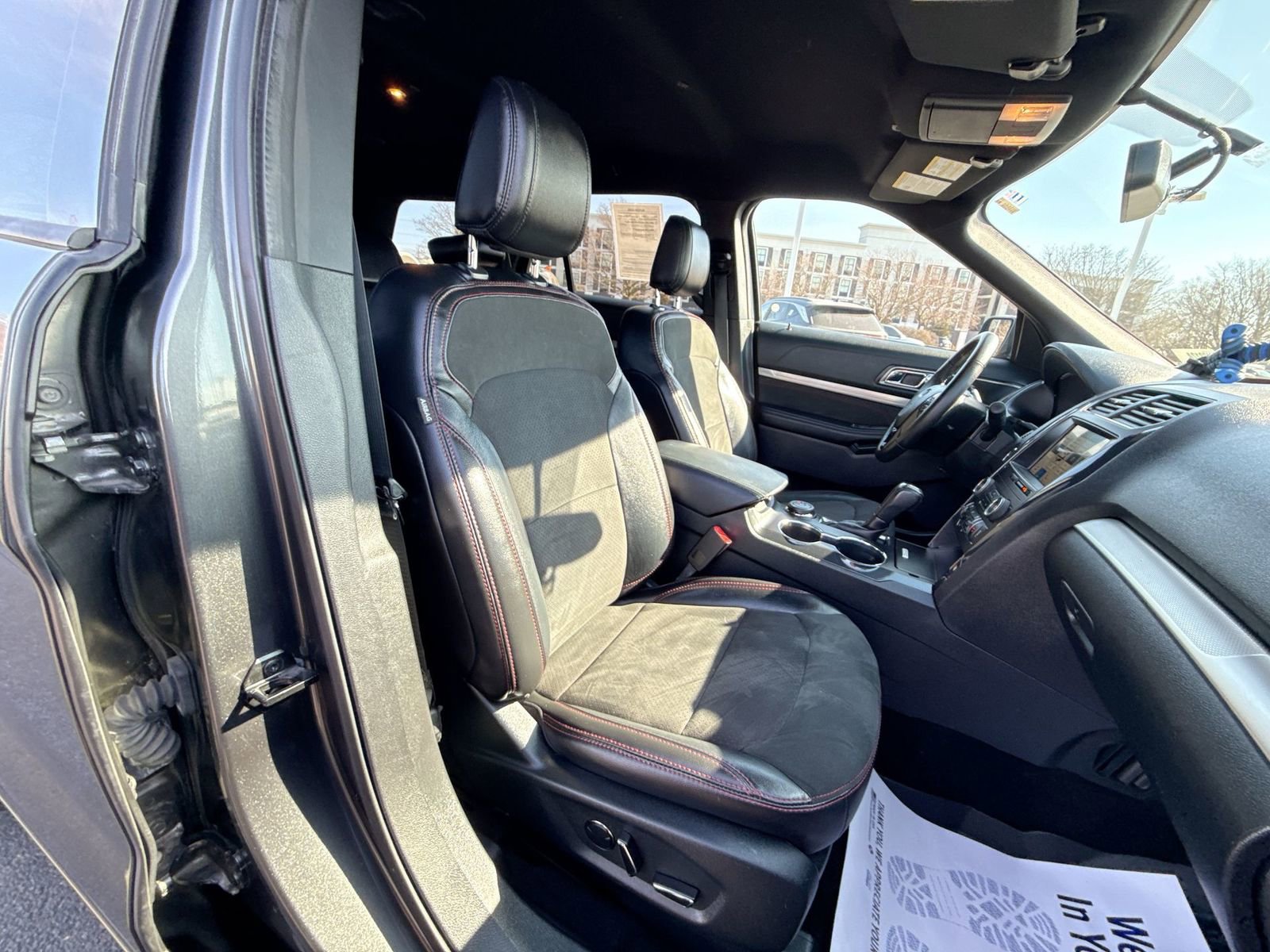 Used 2018 Ford Explorer XLT w/ Equipment Group 202A image 25