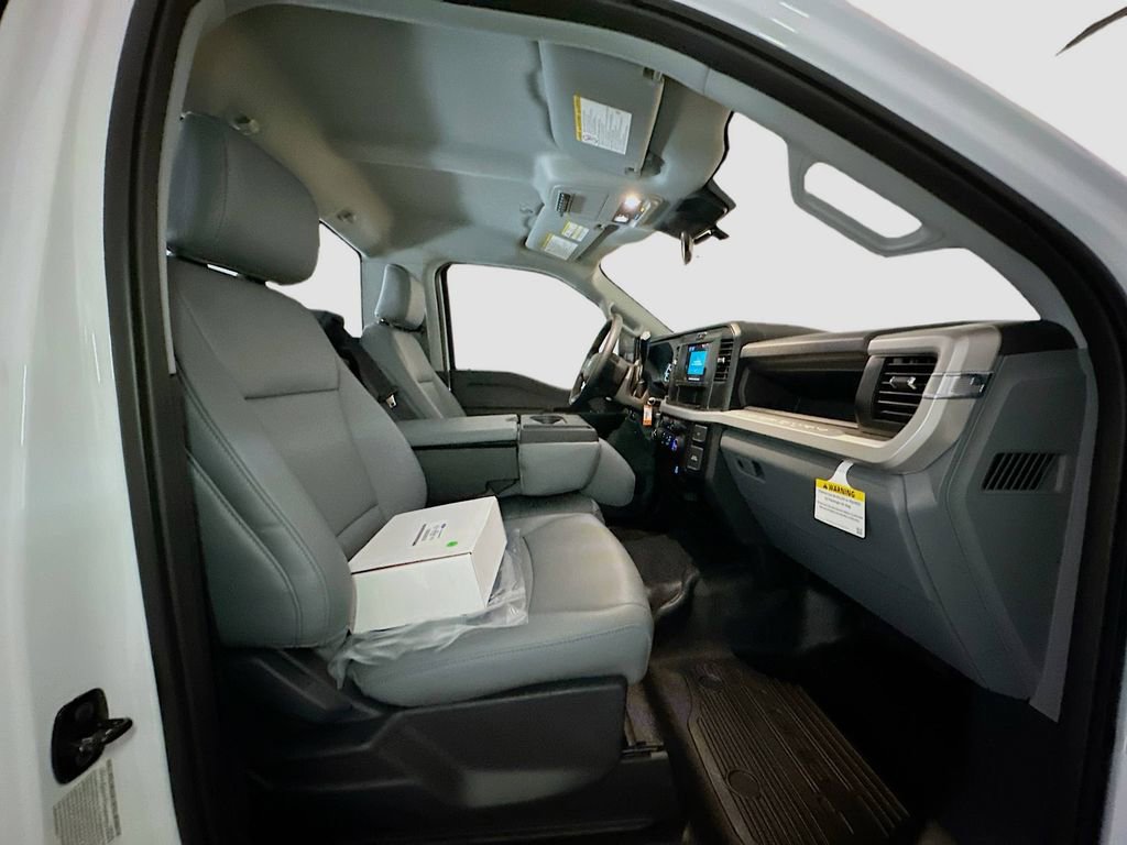 New 2026 Ford F550 4x4 Regular Cab Super Duty image 25