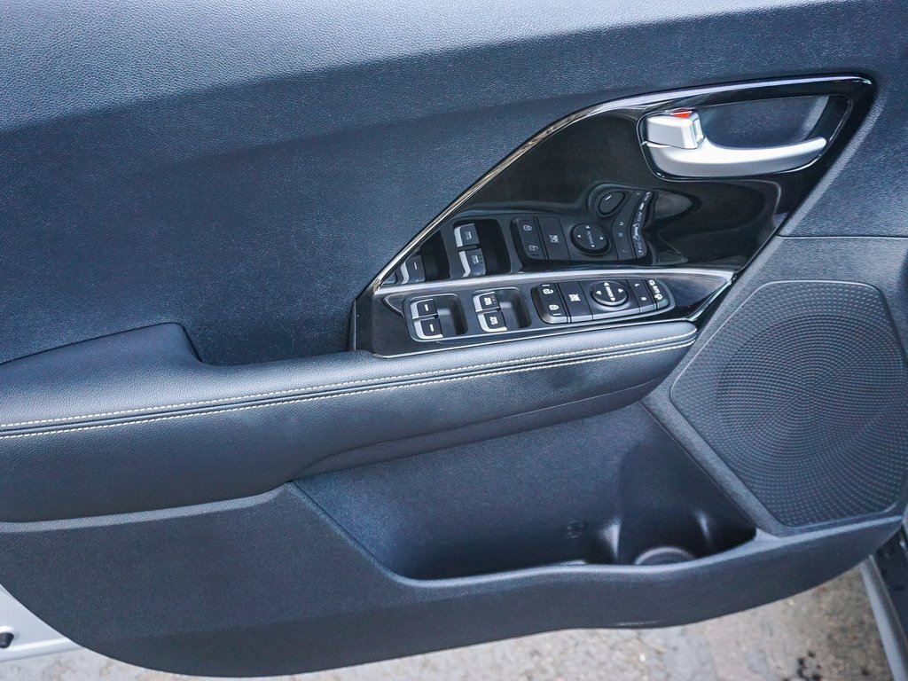 Certified 2020 Kia Niro EX image 19