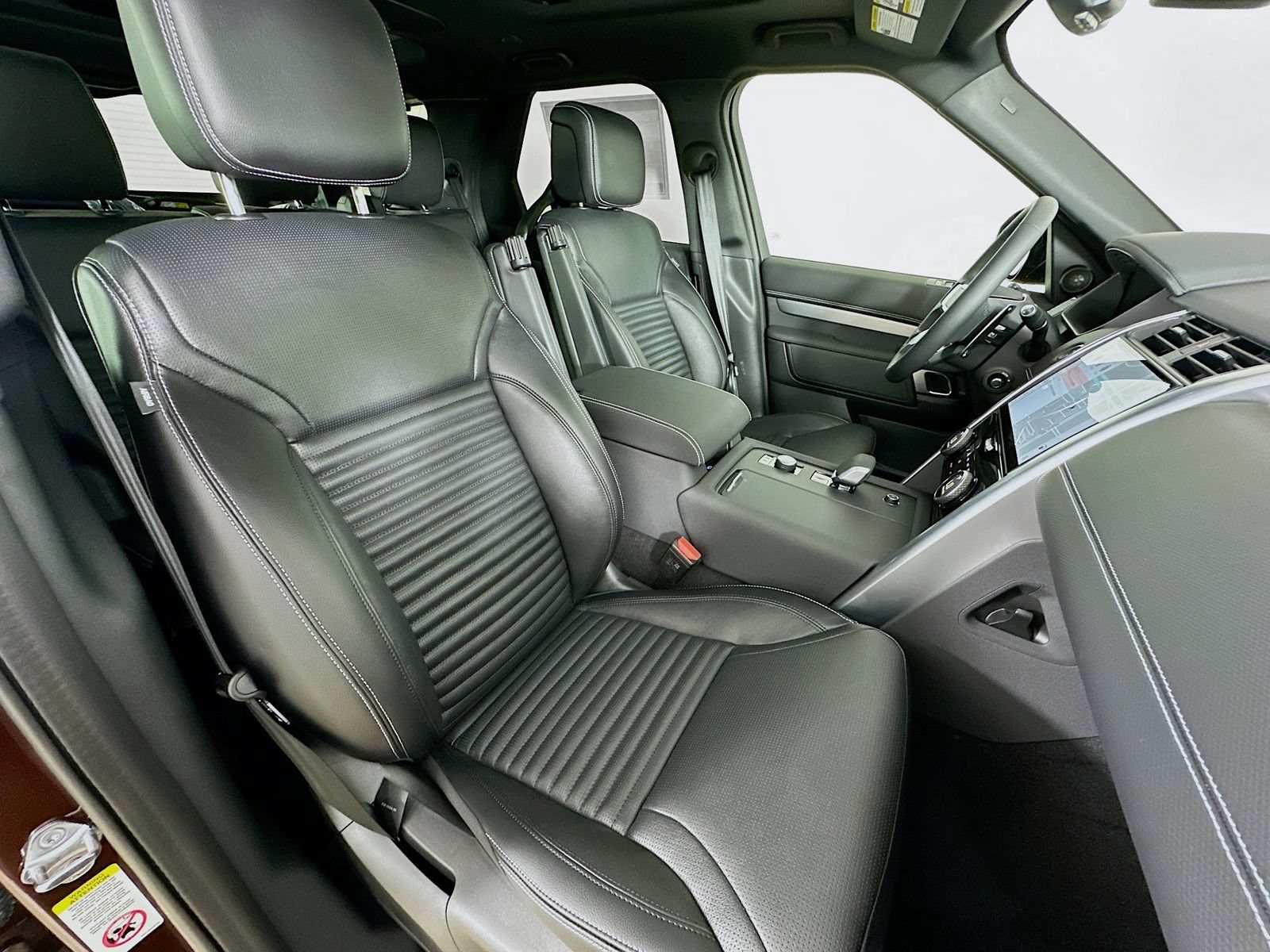 New 2026 Land Rover Discovery Limited Edition AWD/4WD image 48
