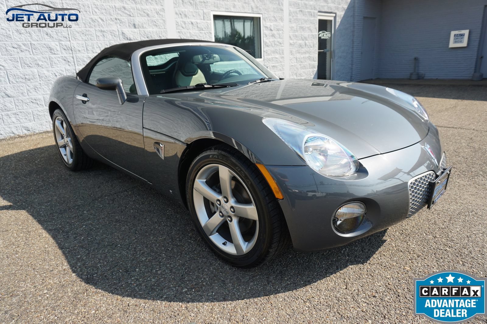 Used 2008 Pontiac Solstice Convertible w/ Premium Package RWD image 1