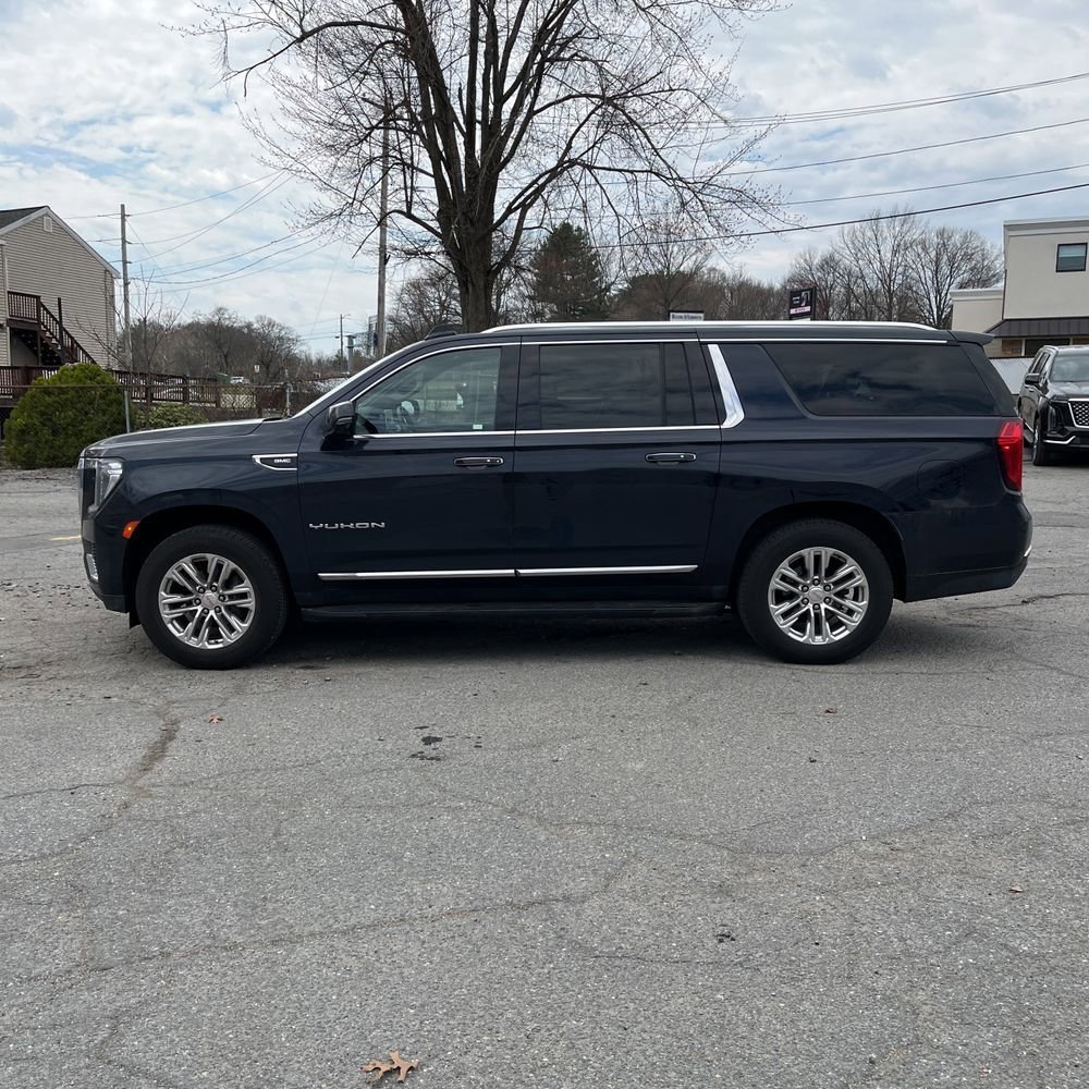 Used 2021 GMC Yukon XL SLT w/ SLT Premium Package AWD/4WD image 4