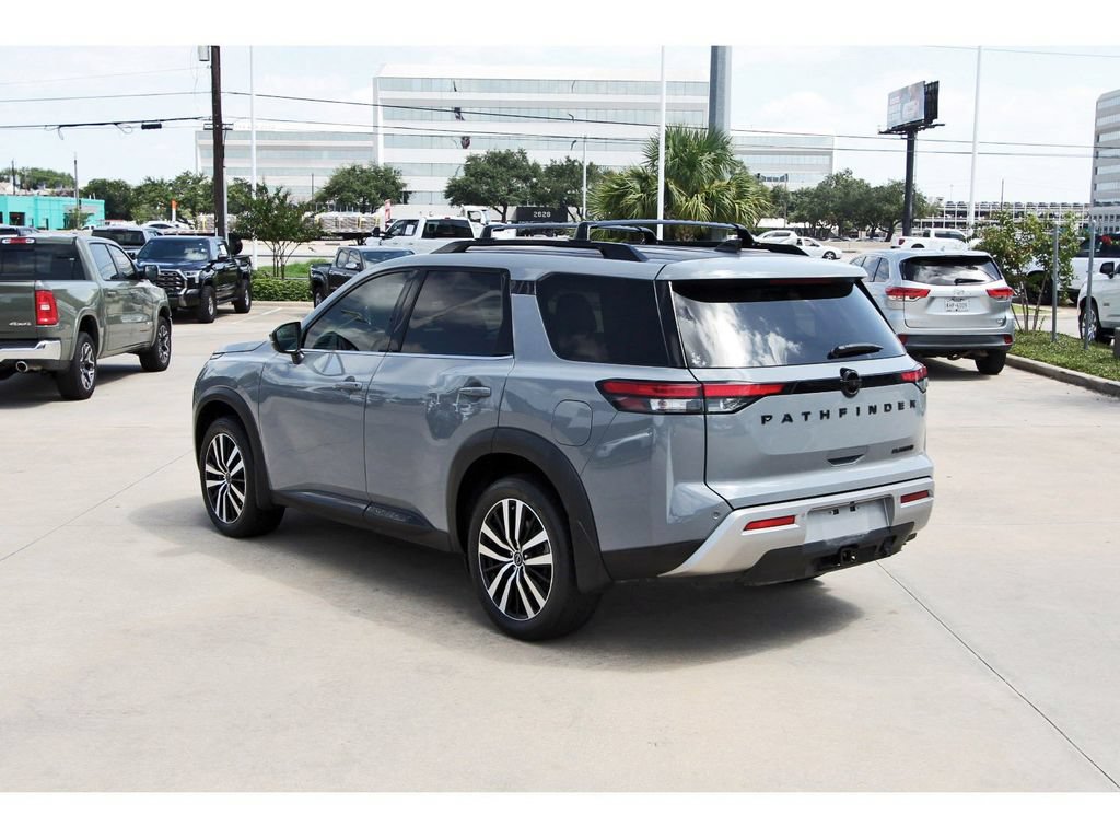 Used 2024 Nissan Pathfinder Platinum FWD image 4