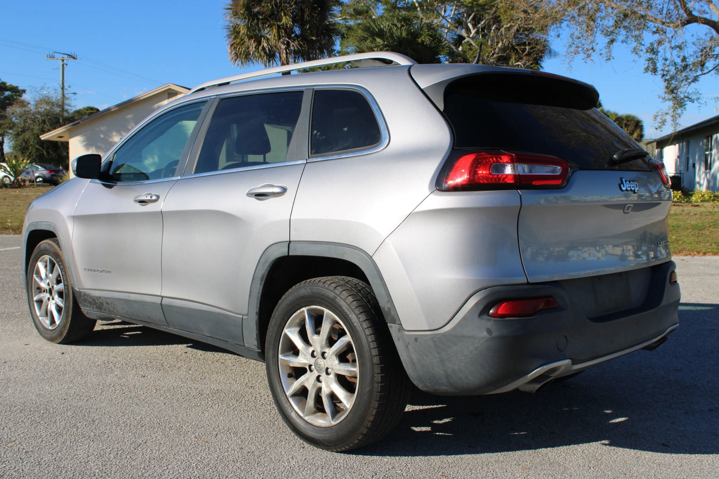 Used 2014 Jeep Cherokee Limited image 3