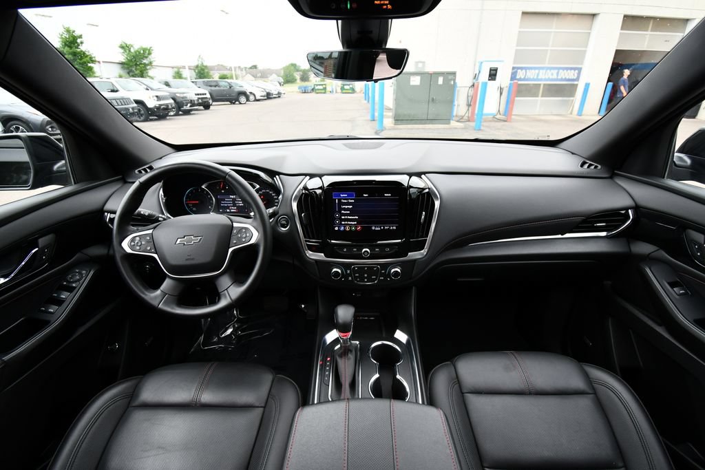 Used 2023 Chevrolet Traverse RS AWD/4WD image 3