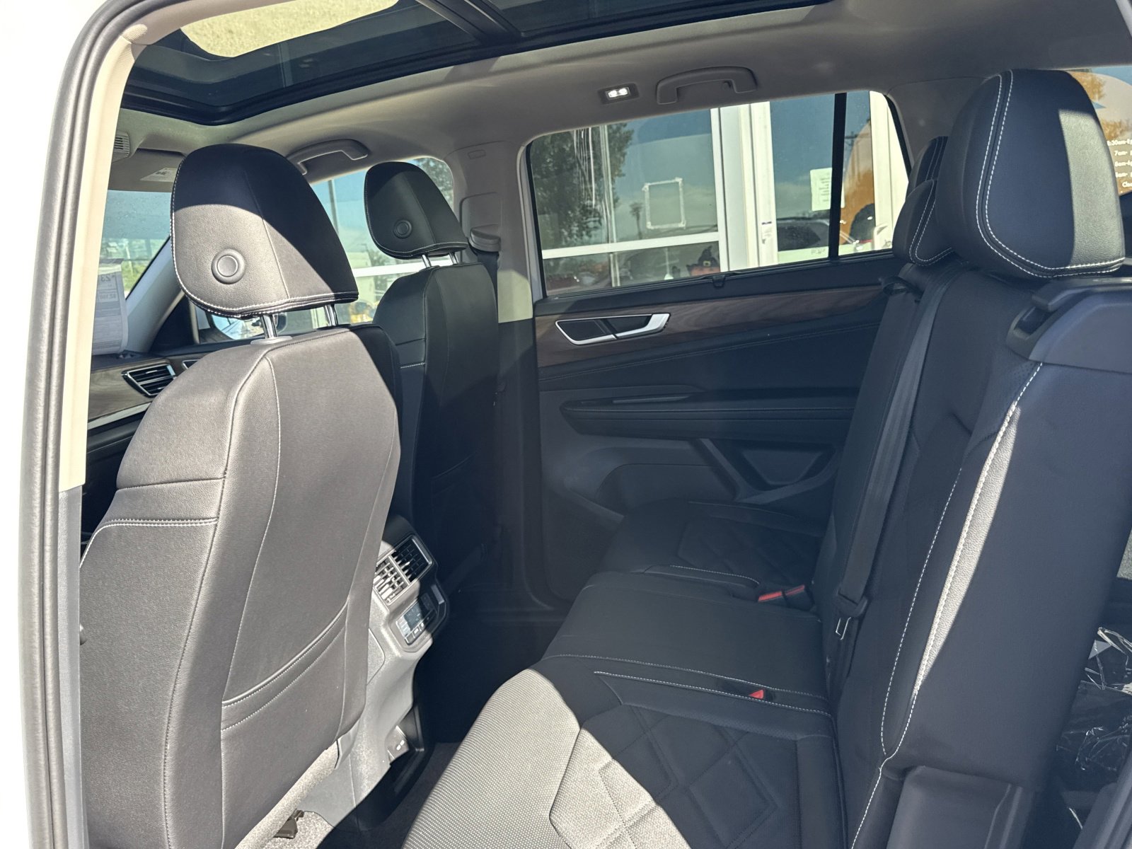 New 2026 Volkswagen Atlas SE image 19