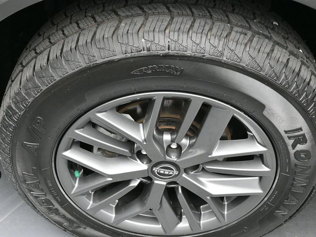 Used 2023 Nissan Rogue S image 11