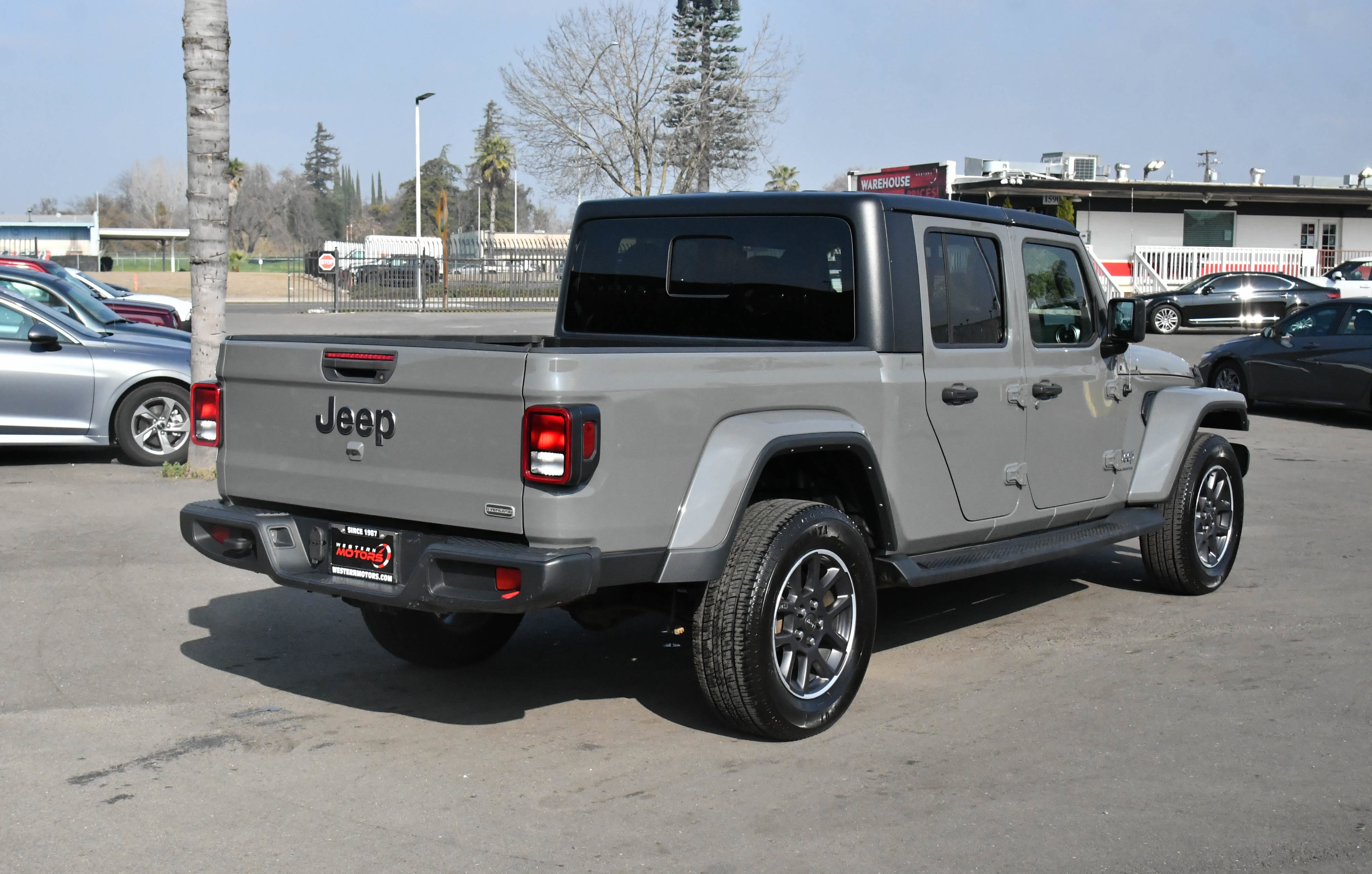 Used 2023 Jeep Gladiator Overland image 8
