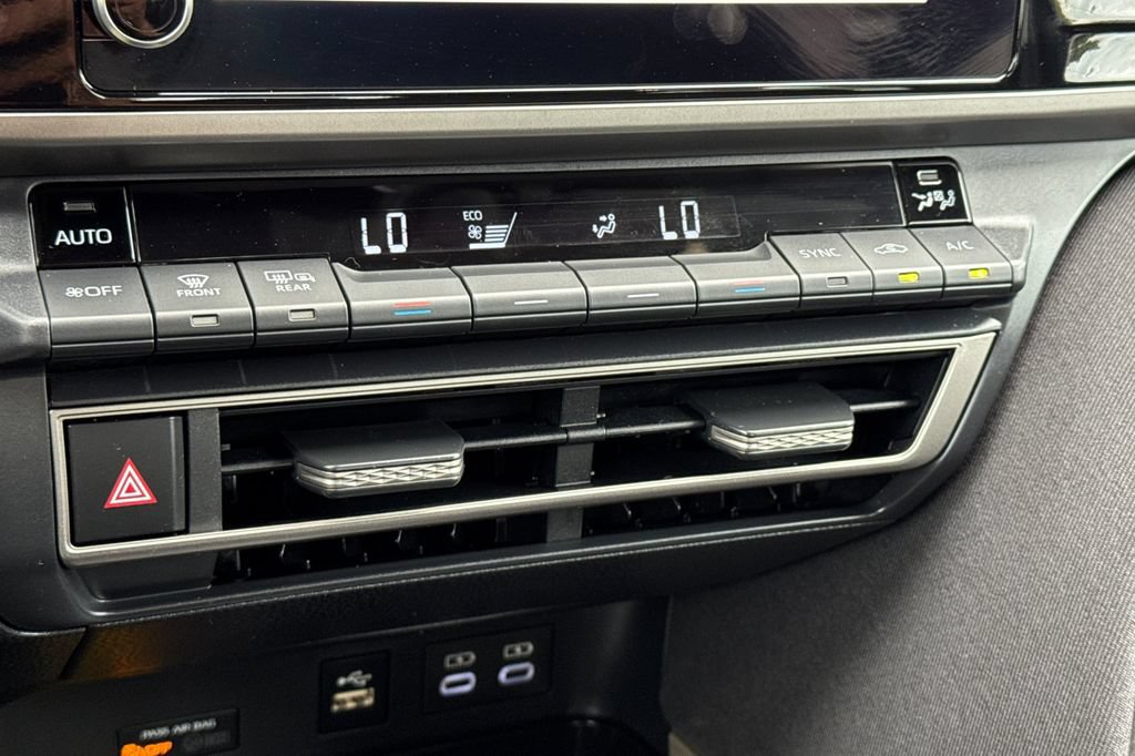 Used 2025 Toyota Camry LE w/ Convenience Package FWD image 18