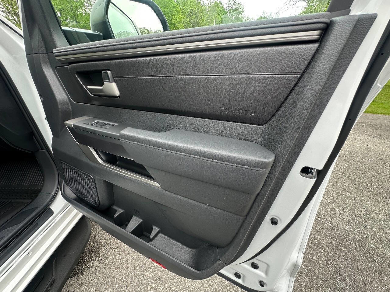 Used 2025 Toyota Tundra SR5 AWD/4WD image 38