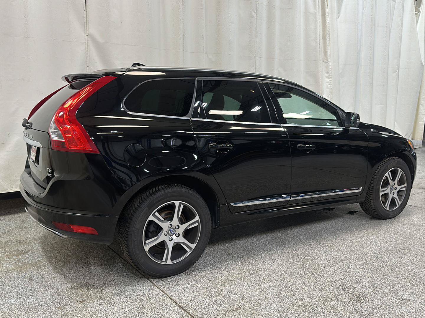Used 2015 Volvo XC60 T6 w/ Protection Package AWD/4WD image 5