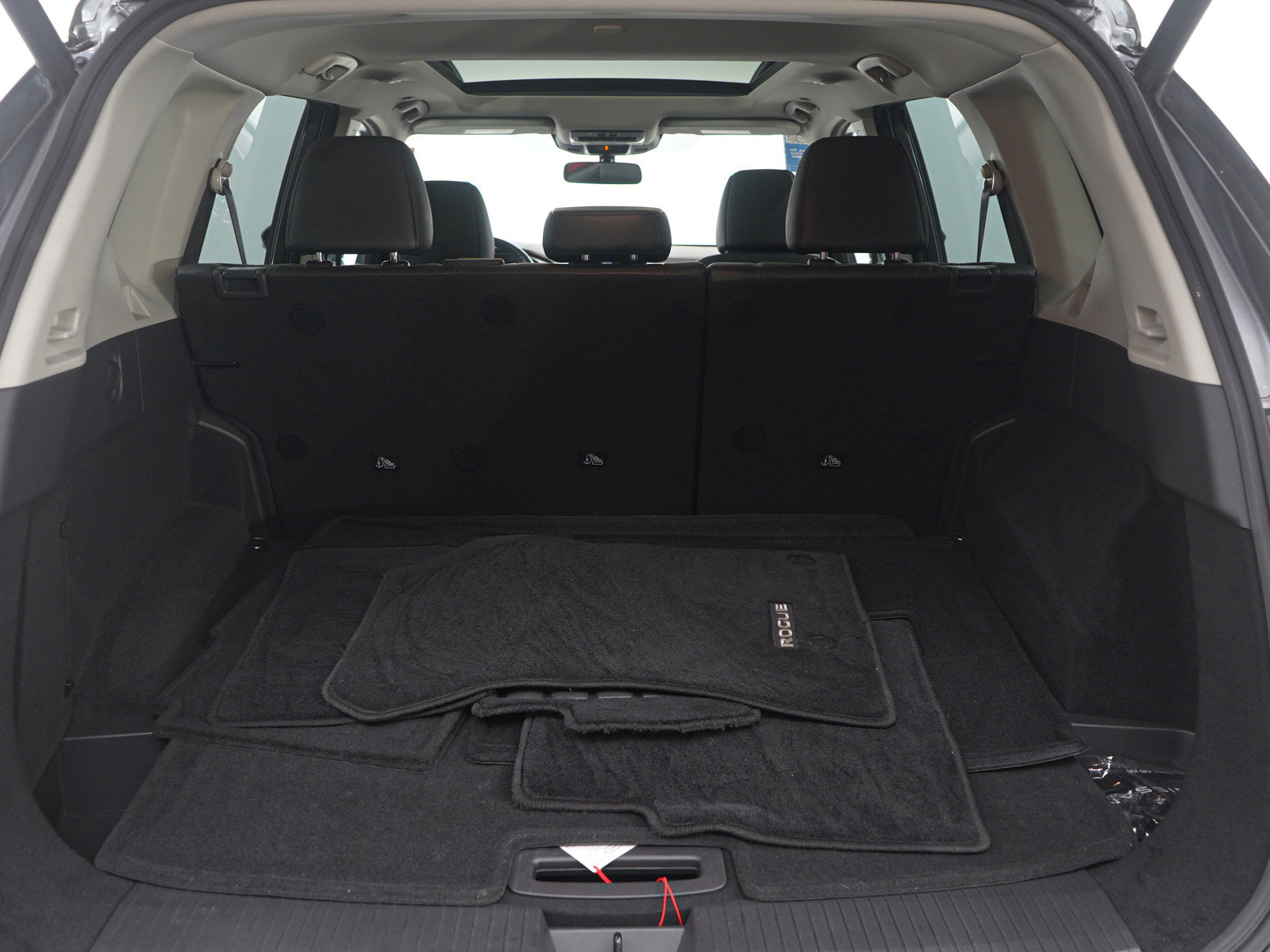 Used 2022 Nissan Rogue SV w/ SV Premium Package image 9