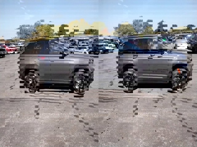 New 2025 Jeep Grand Cherokee Altitude w/ Trailer Tow Package image 6