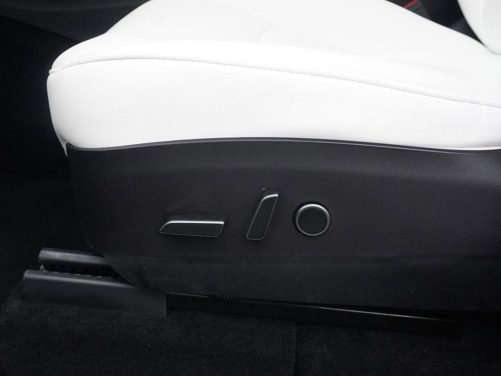 Used 2022 Tesla Model Y Performance image 29