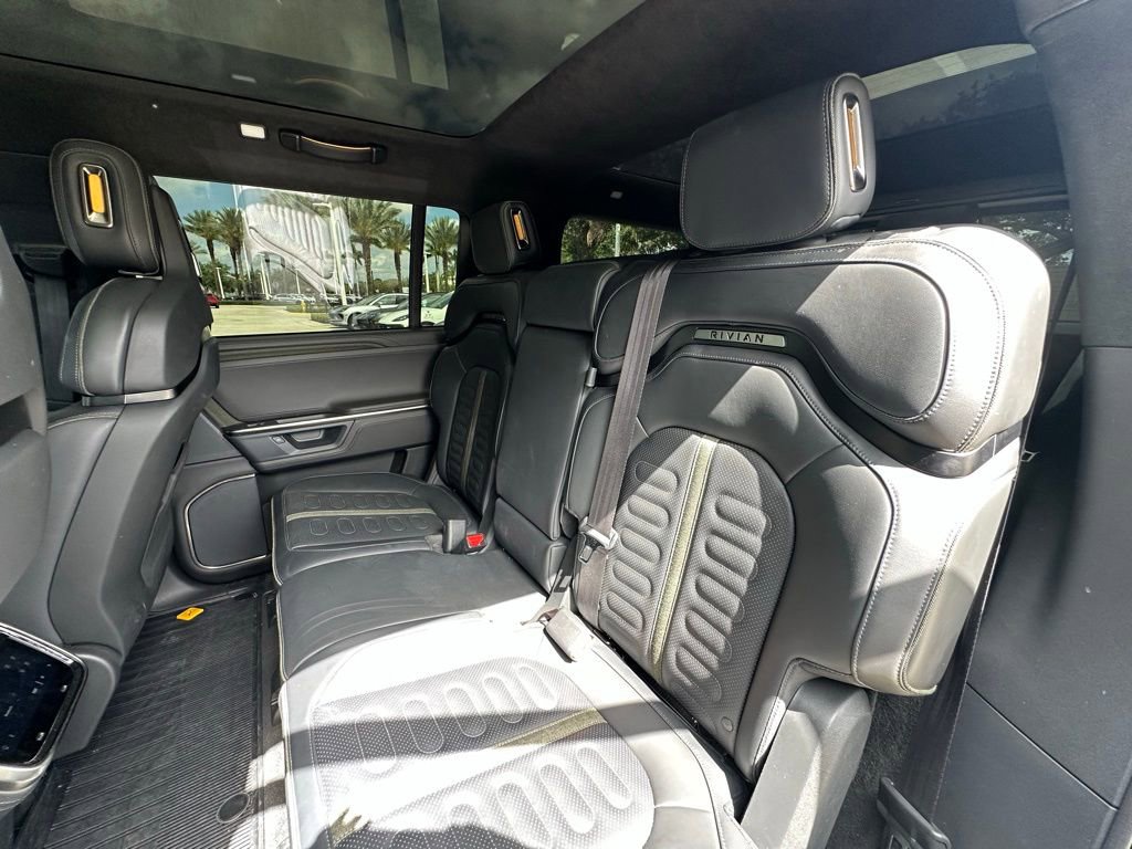 Used 2025 Rivian R1S Adventure AWD/4WD image 29