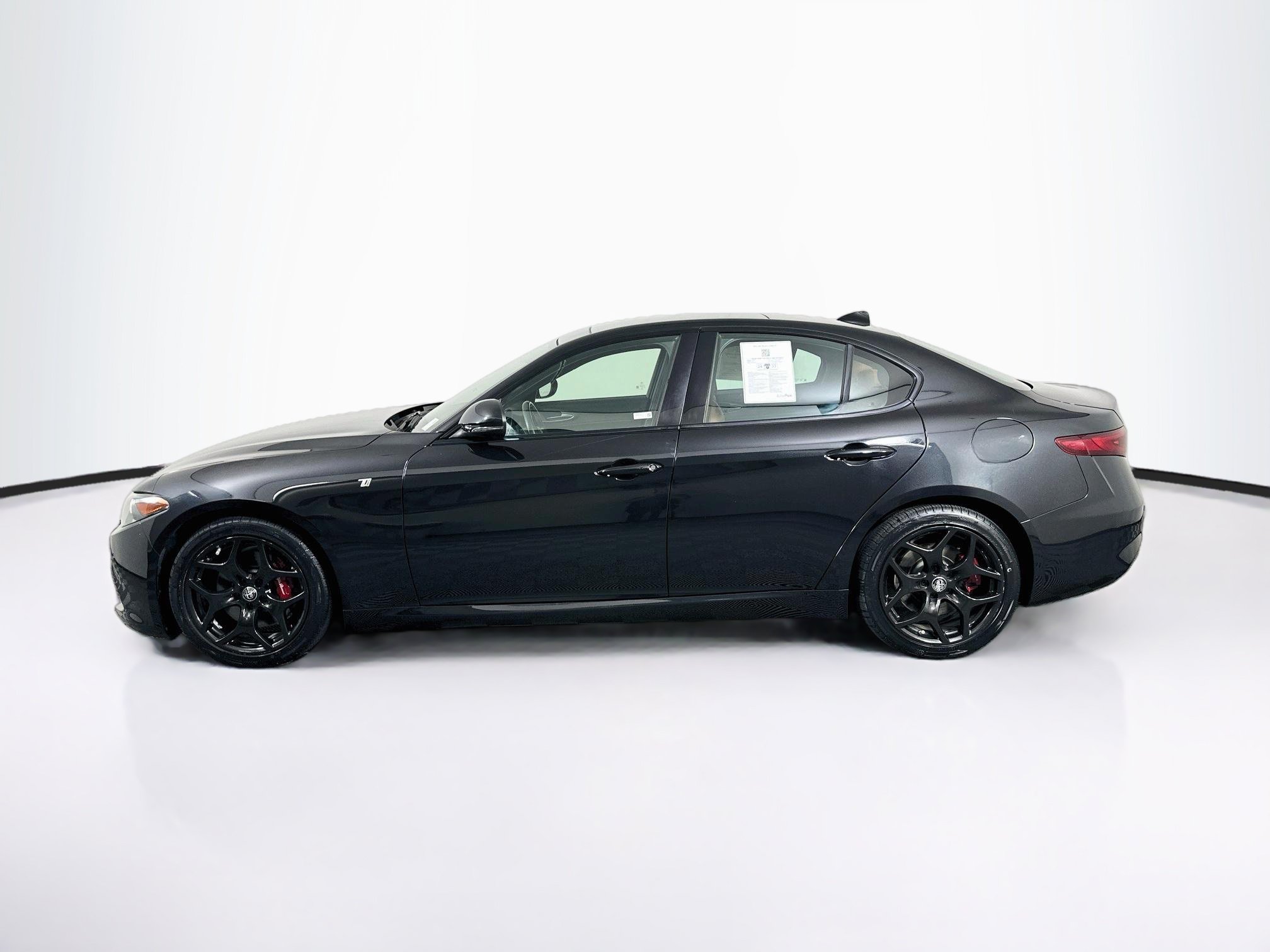 Used 2022 Alfa Romeo Giulia Ti RWD image 4