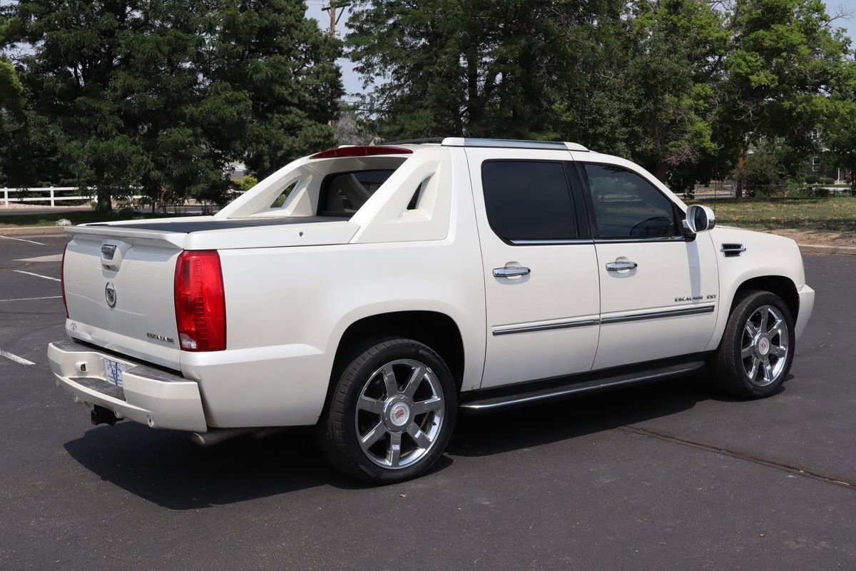 Used 2012 Cadillac Escalade EXT Luxury image 4