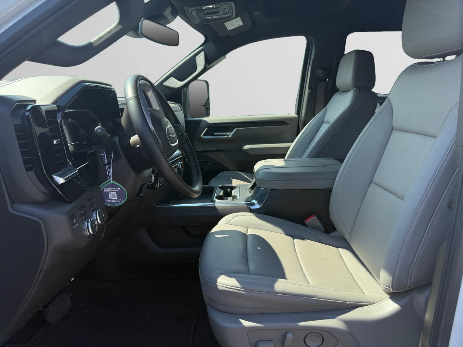 Used 2025 GMC Sierra 2500 SLT w/ SLT Premium Package AWD/4WD image 9