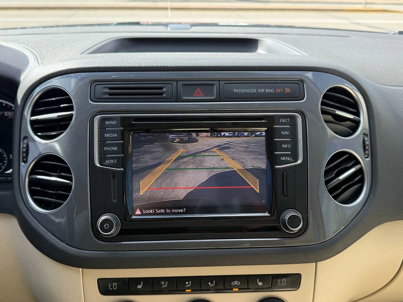 Used 2017 Volkswagen Tiguan SEL image 23