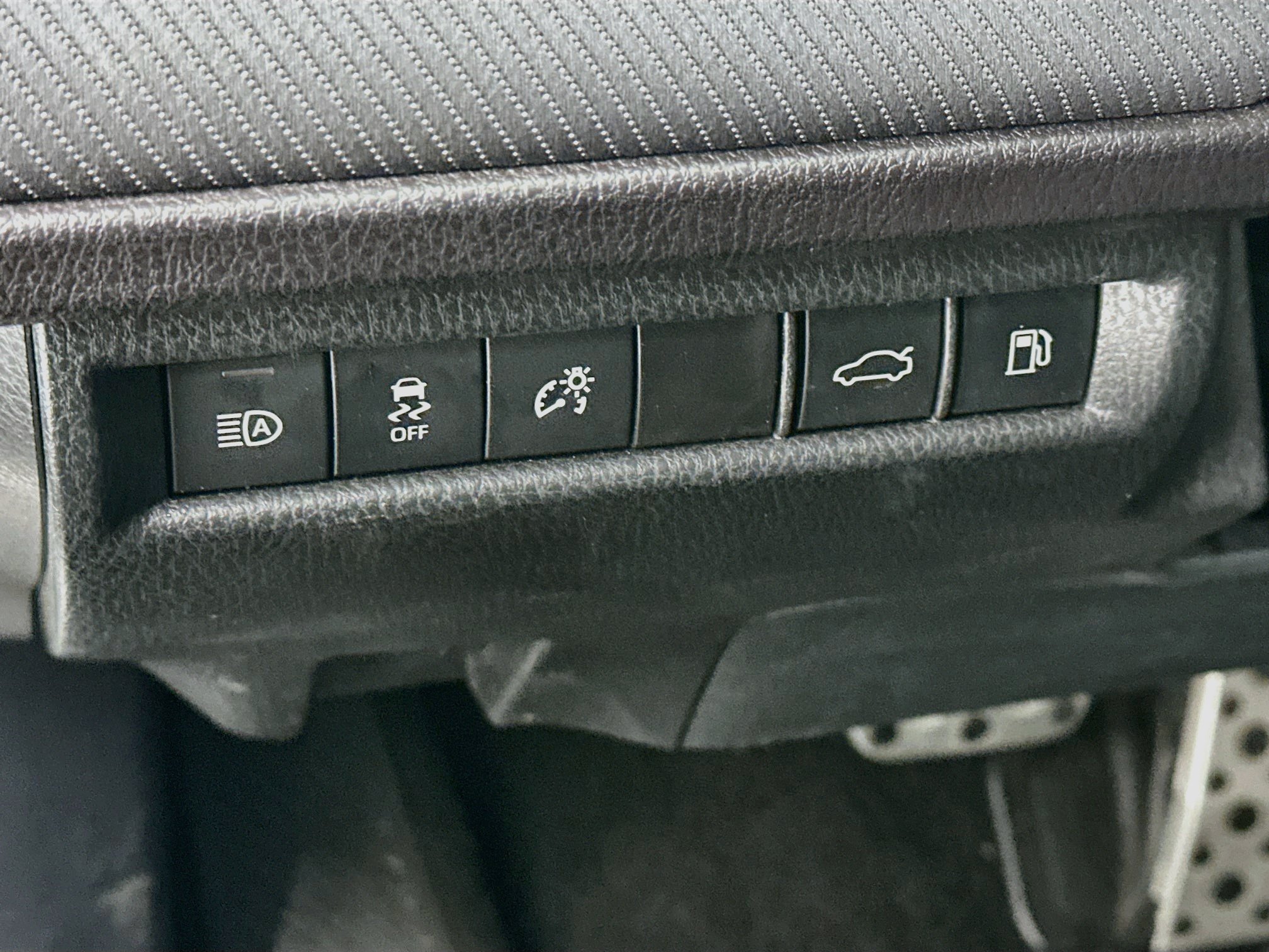 Used 2025 Toyota Camry SE FWD image 17