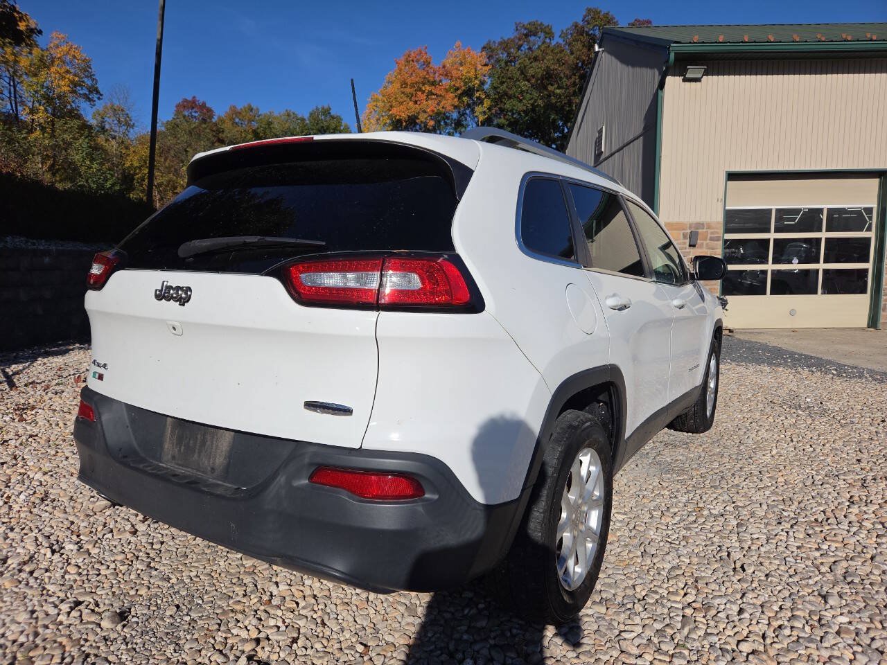 Used 2017 Jeep Cherokee Latitude w/ Comfort & Sound Group AWD/4WD image 6