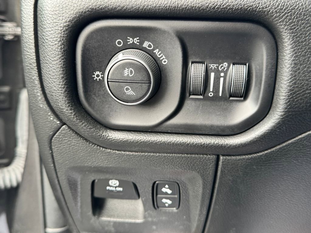 Used 2023 RAM 1500 Laramie AWD/4WD image 31