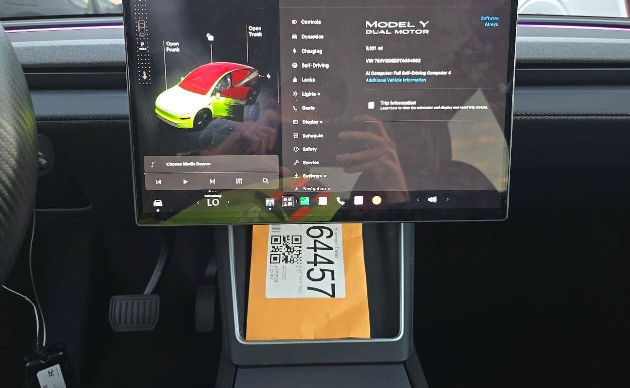 Used 2026 Tesla Model Y AWD image 12