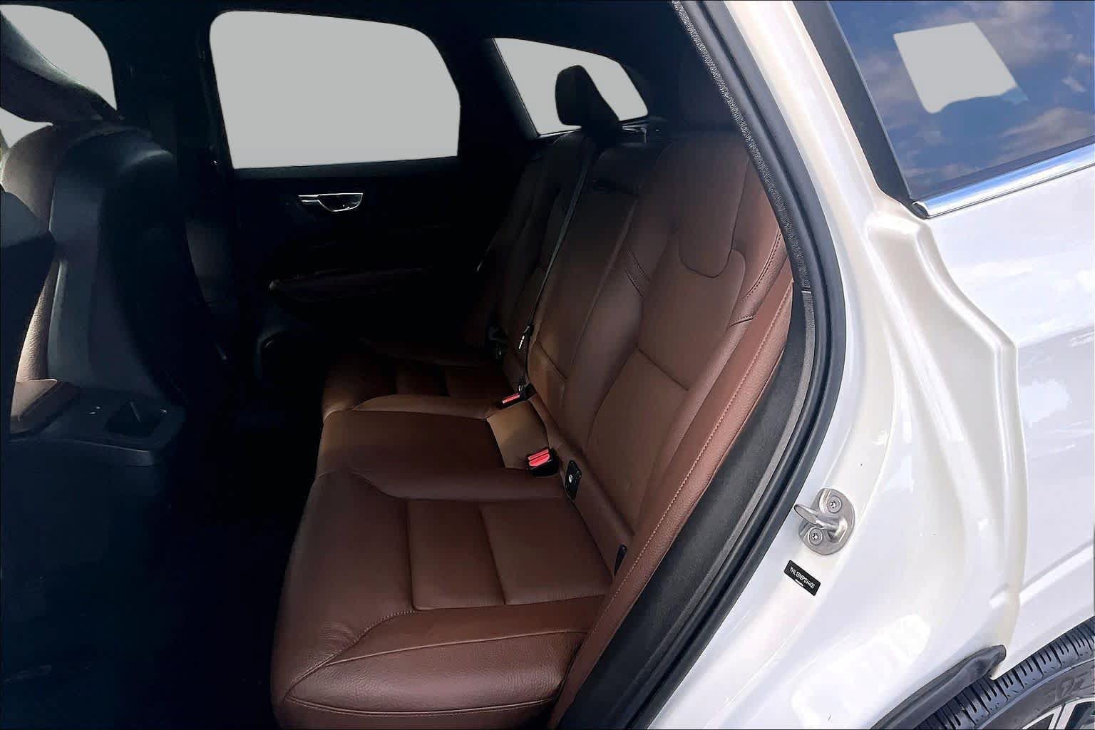Used 2023 Volvo XC60 B5 Plus w/ Climate Package AWD/4WD image 21