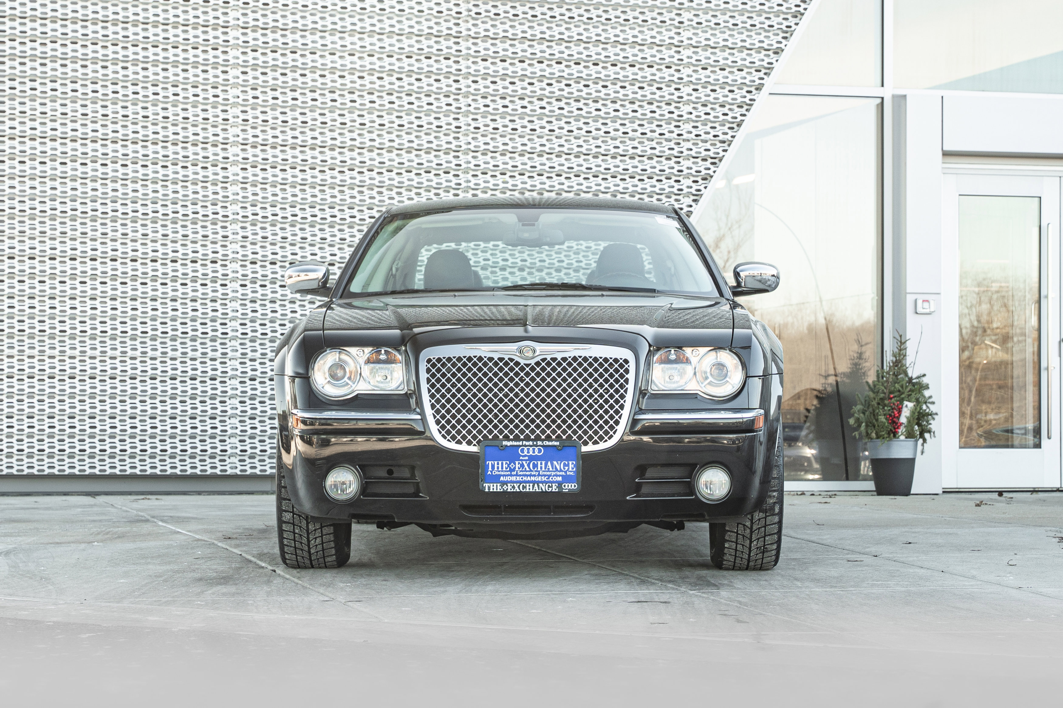 Used 2010 Chrysler 300 C image 28
