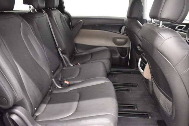 Used 2026 Kia Carnival FWD image 17