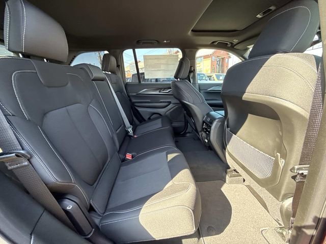 New 2026 Jeep Grand Cherokee Laredo AWD/4WD image 37