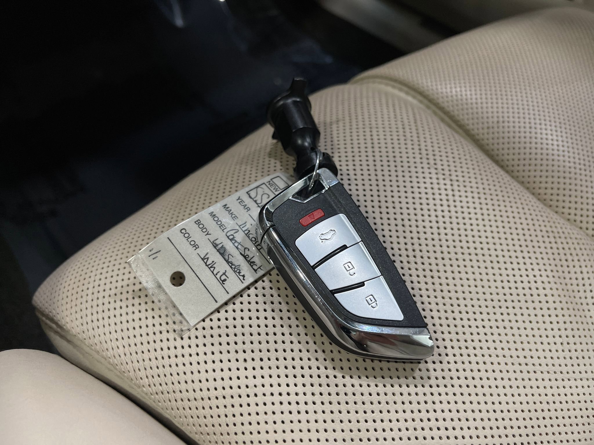 Used 2018 Lincoln Continental Select w/ Continental Climate Package image 37