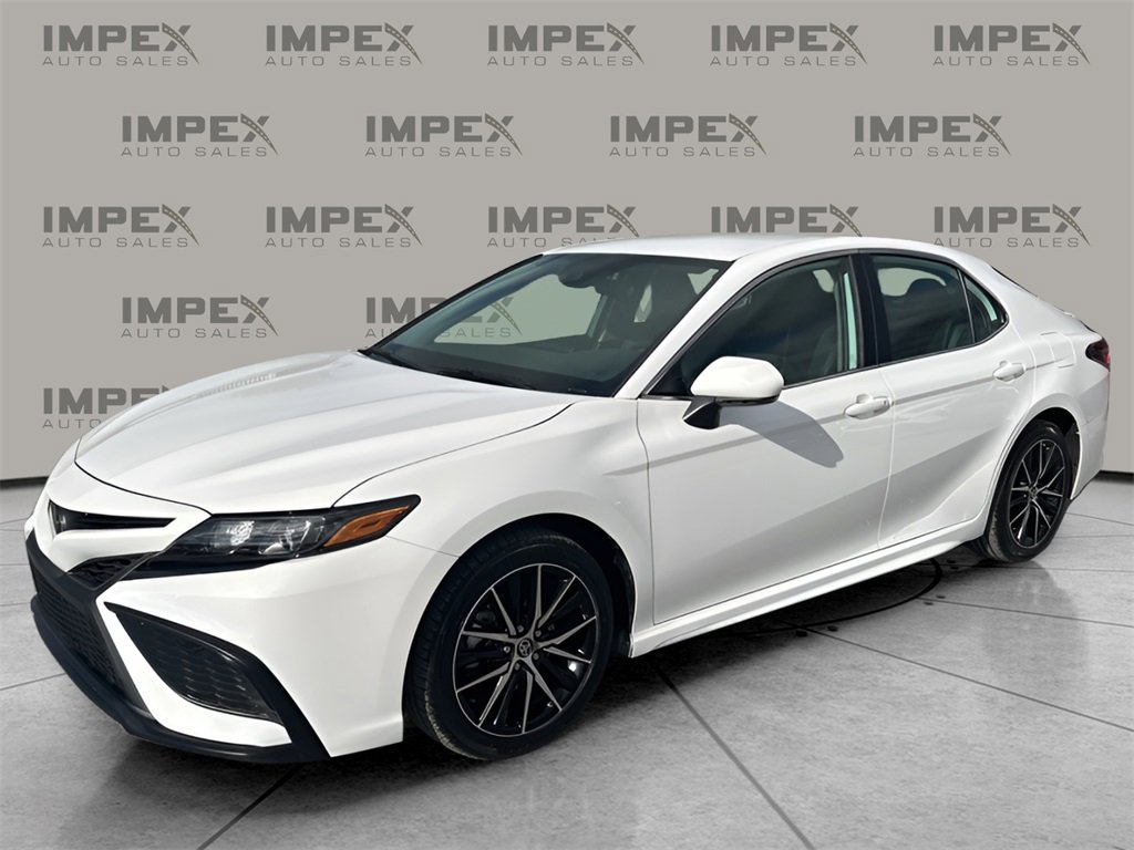Used 2024 Toyota Camry SE