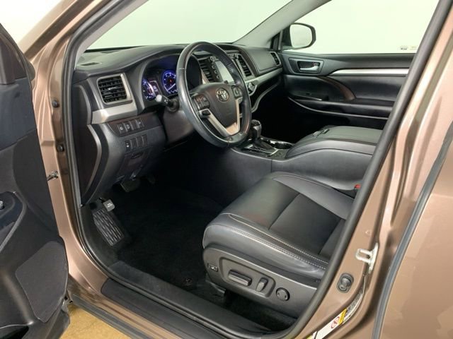 Used 2019 Toyota Highlander XLE w/ Protection Package #3 image 34