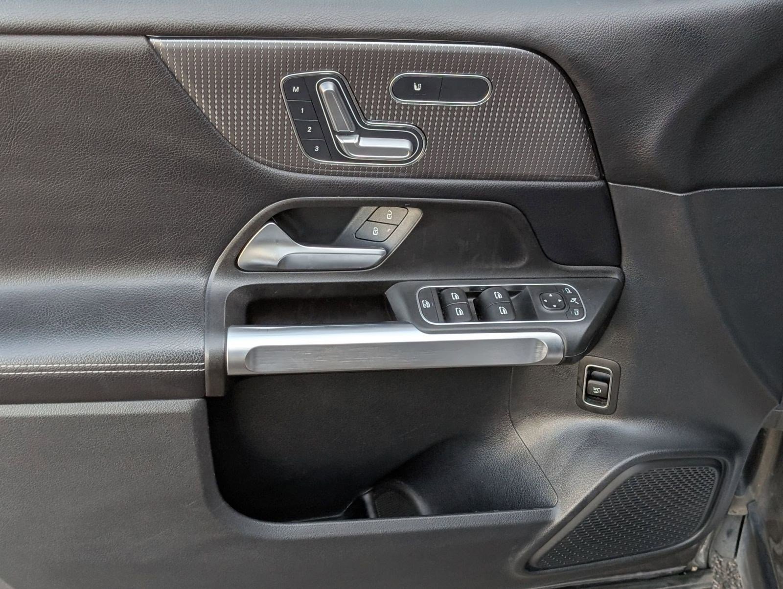 Used 2023 Mercedes-Benz GLB 250 4MATIC image 14