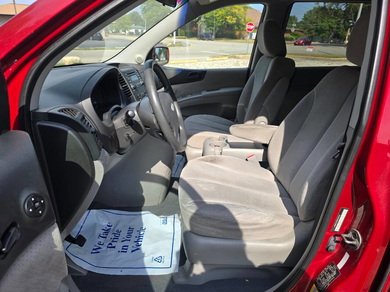 Used 2008 Hyundai Entourage Limited image 16