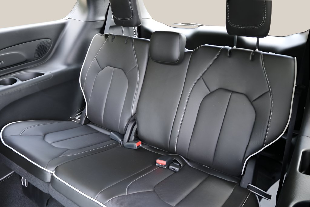 New 2027 Chrysler Pacifica Limited FWD image 17