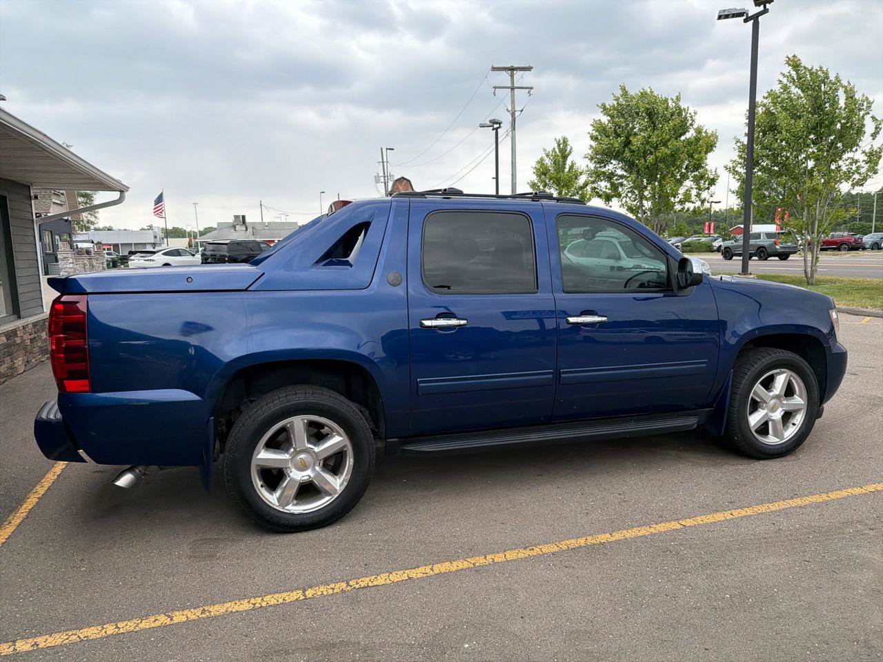 Used 2013 Chevrolet Avalanche LS w/ All-Star Edition AWD/4WD image 8