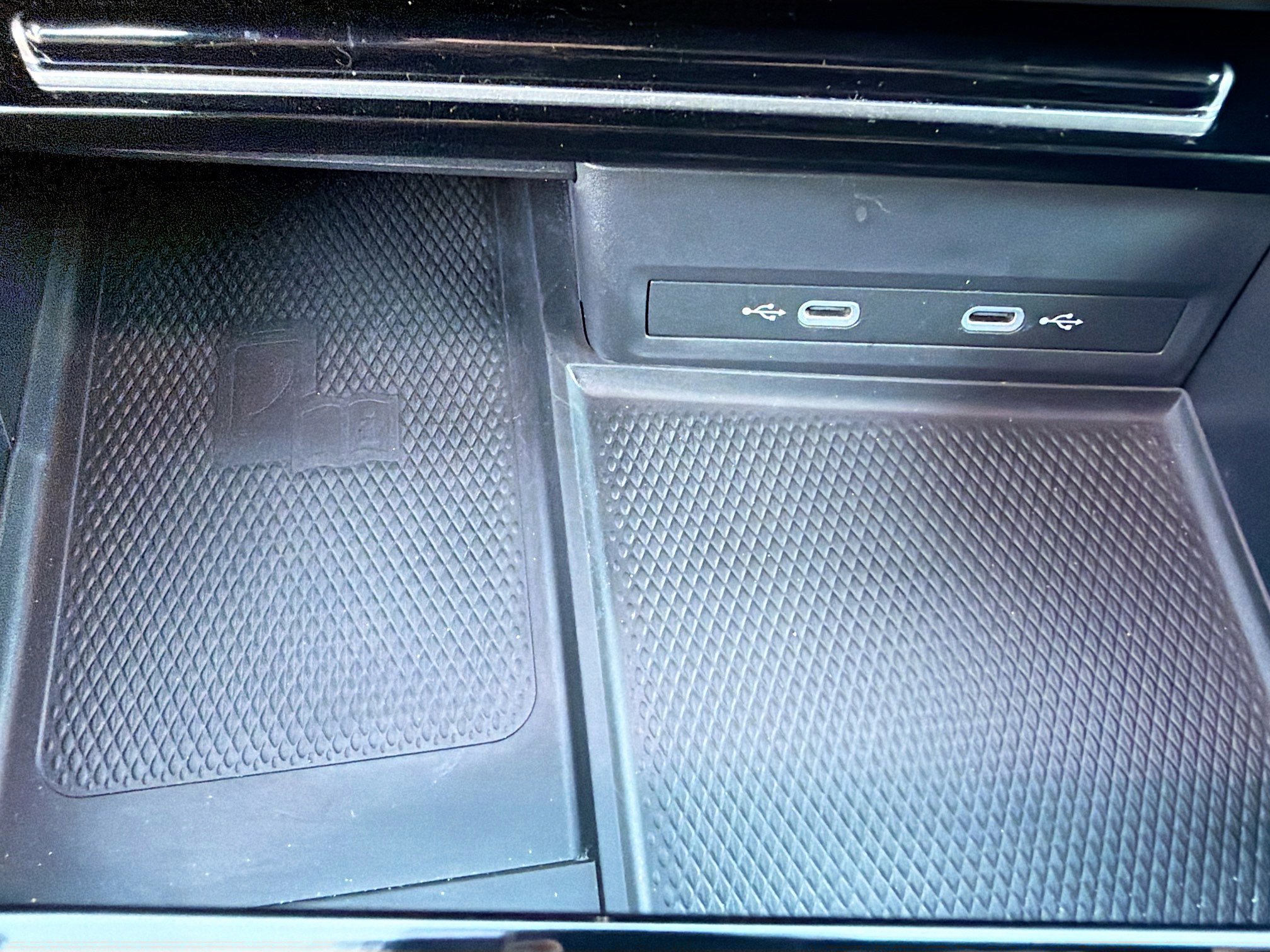 Used 2024 Volkswagen Atlas Cross Sport SEL Premium R-Line image 30