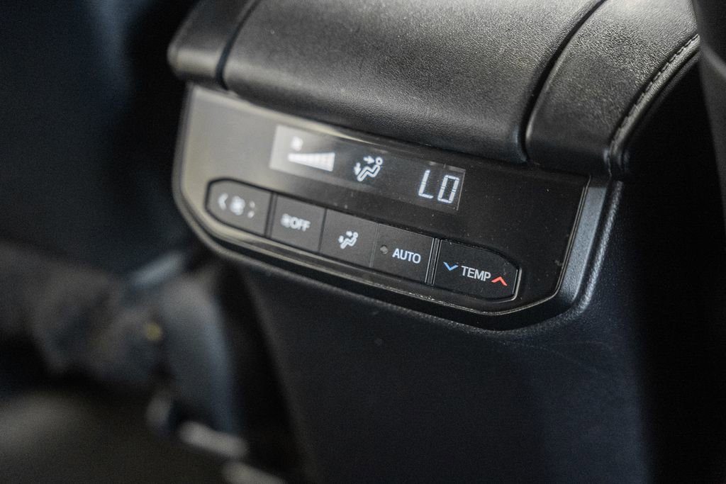 Used 2023 Toyota Highlander XLE image 33