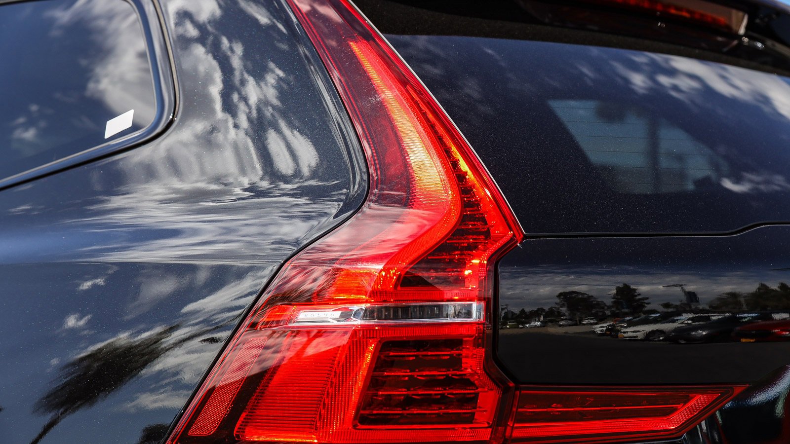 Used 2025 Volvo XC60 B5 Plus w/ Climate Package image 8