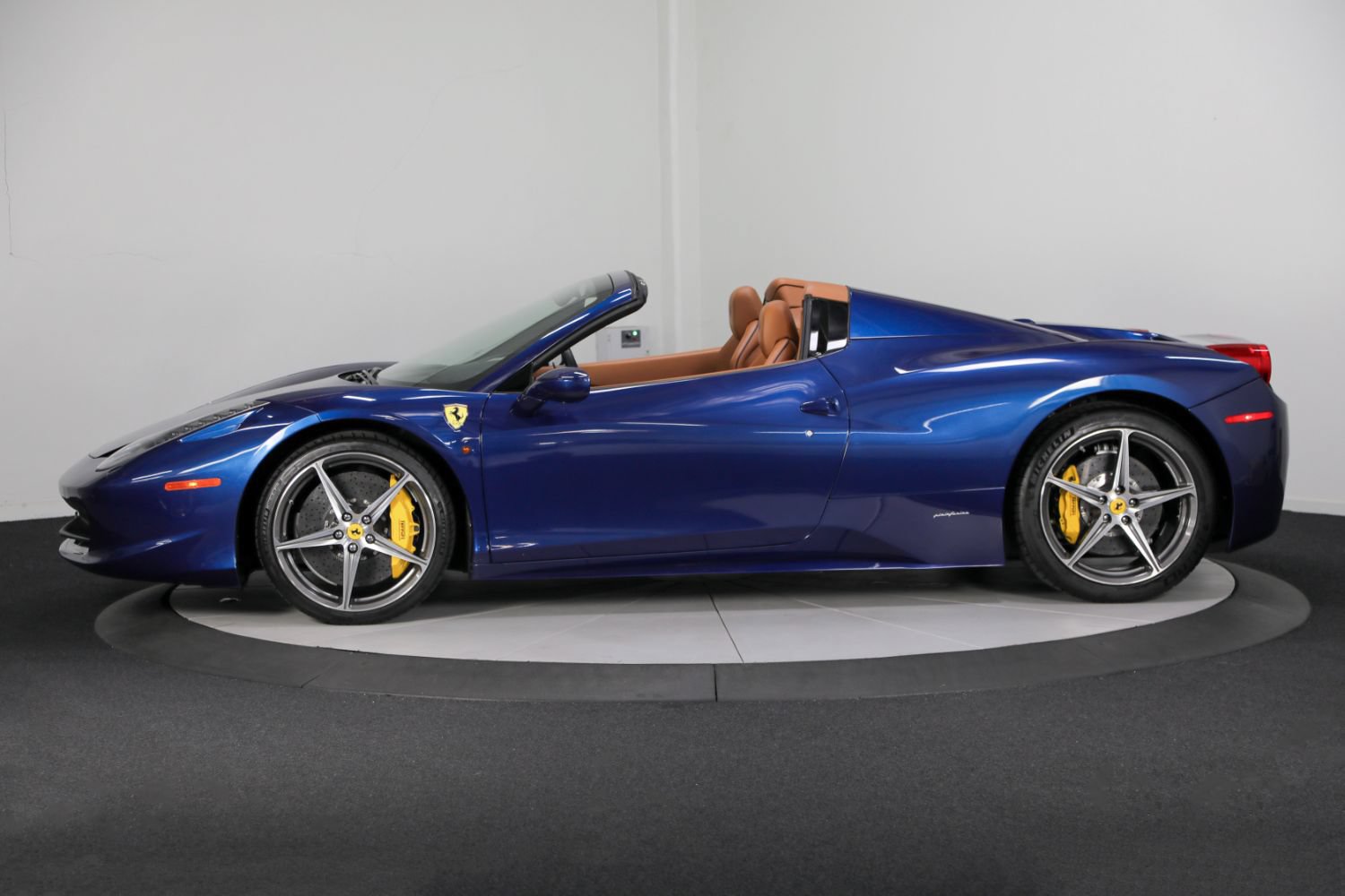 Used 2015 Ferrari 458 Spider RWD image 6
