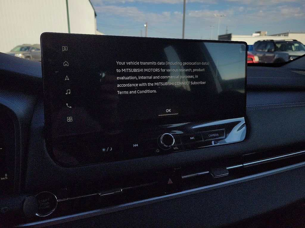 New 2025 Mitsubishi Outlander SE image 13