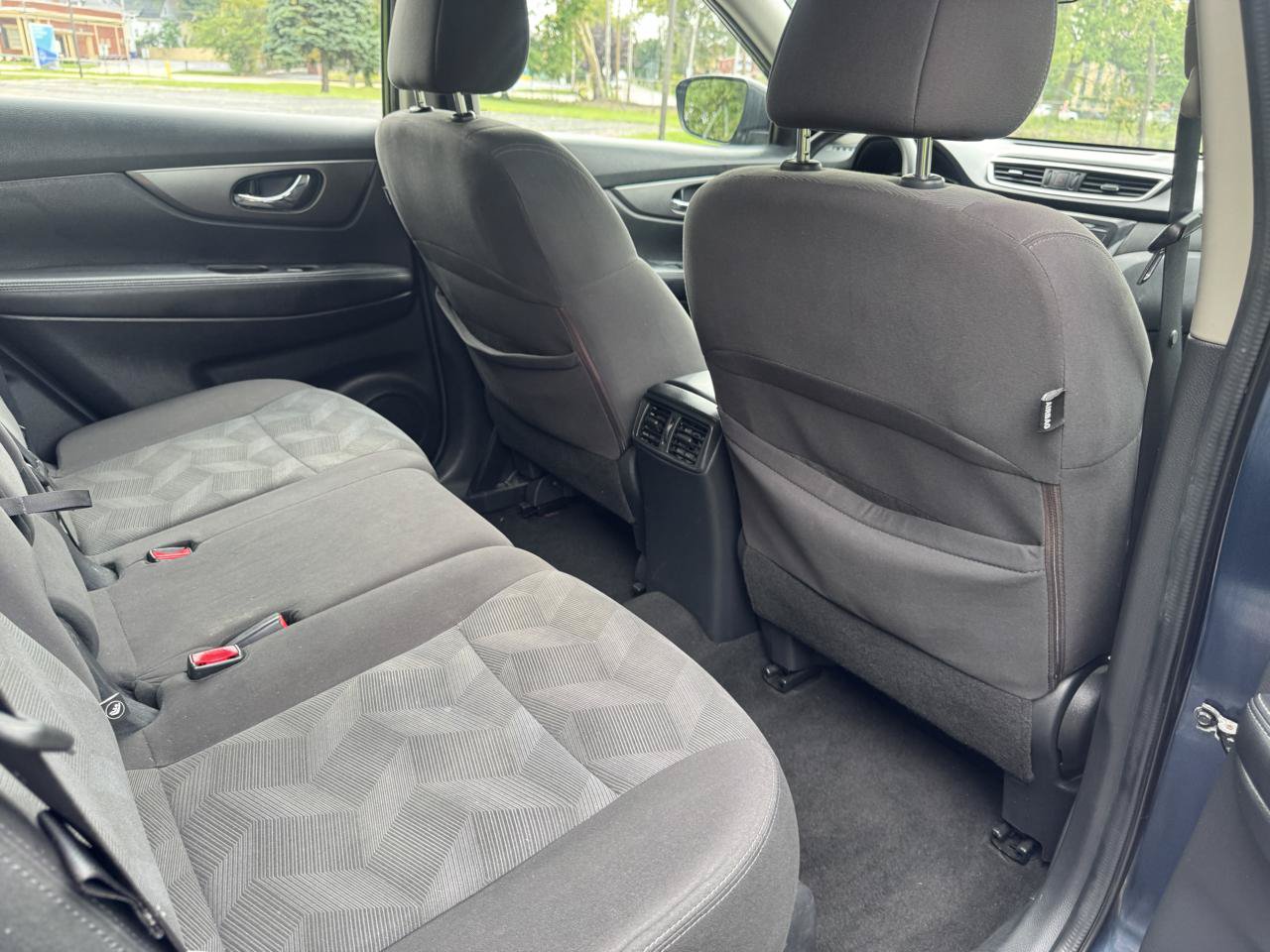 Used 2016 Nissan Rogue S AWD/4WD image 39