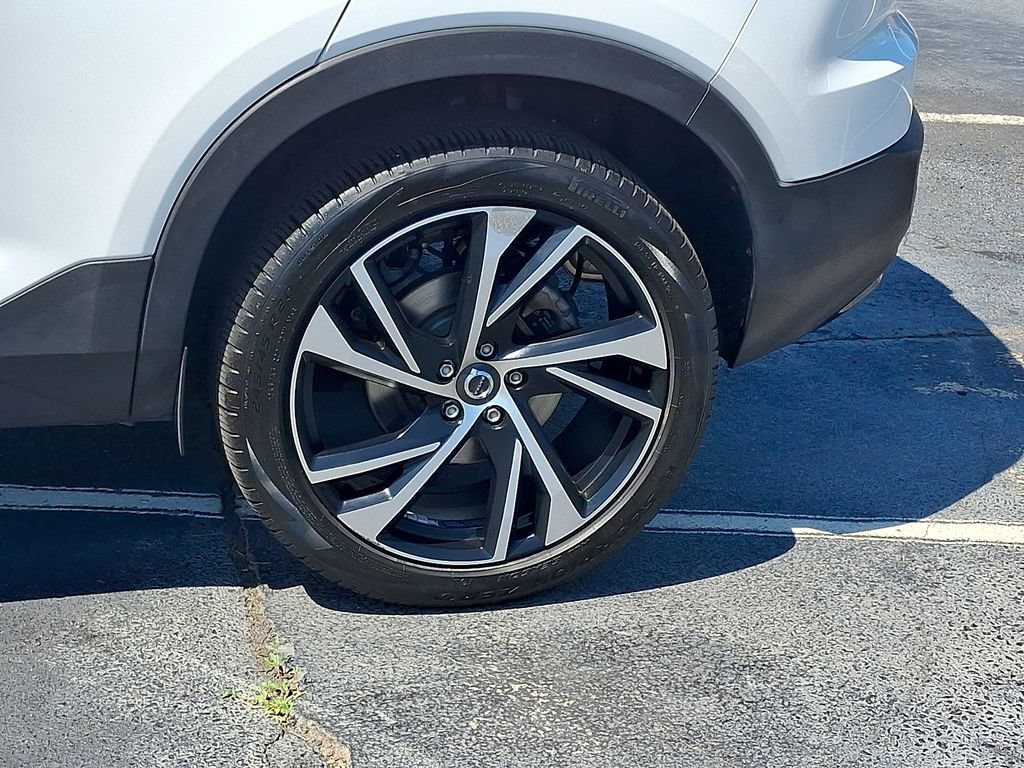 Used 2021 Volvo XC40 T5 R-Design w/ Climate Package AWD/4WD image 8